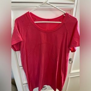 swiftly tech full length shirt lip gloss